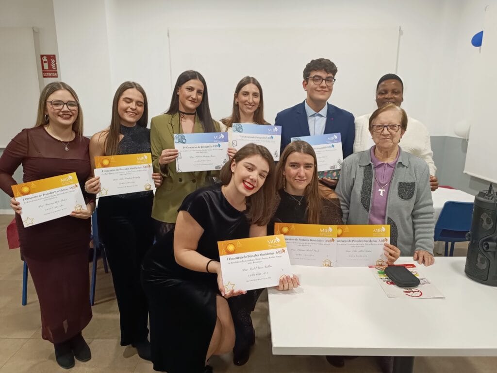 Finalistas y ganadores de los concursos de fotografía y postales navideñas.