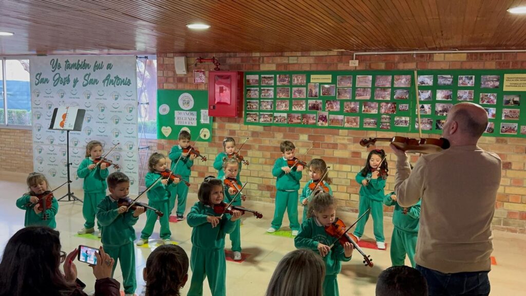 EL CENTRO SAN JOSÉ Y SAN ANTONIO DE SUECA CELEBRA SU 50 ANIVERSARIO CON UNA EXPOSICIÓN FOTOGRÁFICA