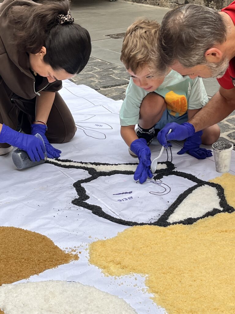 ¡Una alfombra construida con fe, arte y comunidad!