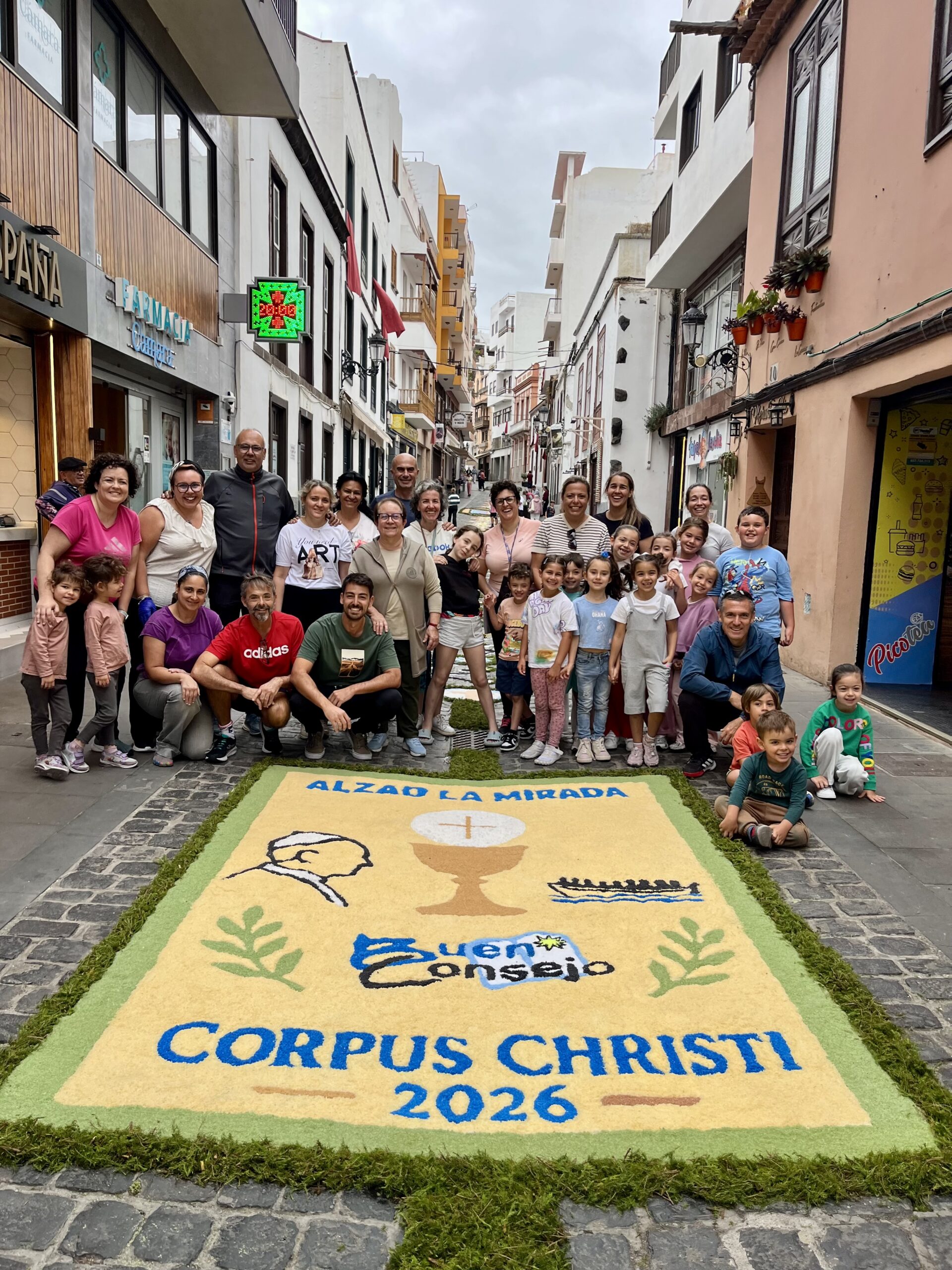 ¡Una alfombra construida con fe, arte y comunidad!