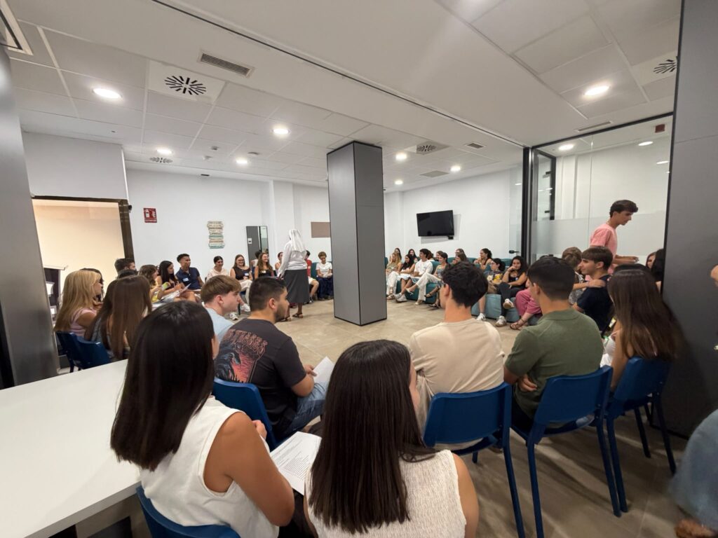Bienvenida a familias y residentes en la Residencia Universitaria Madre Teresa Rodón