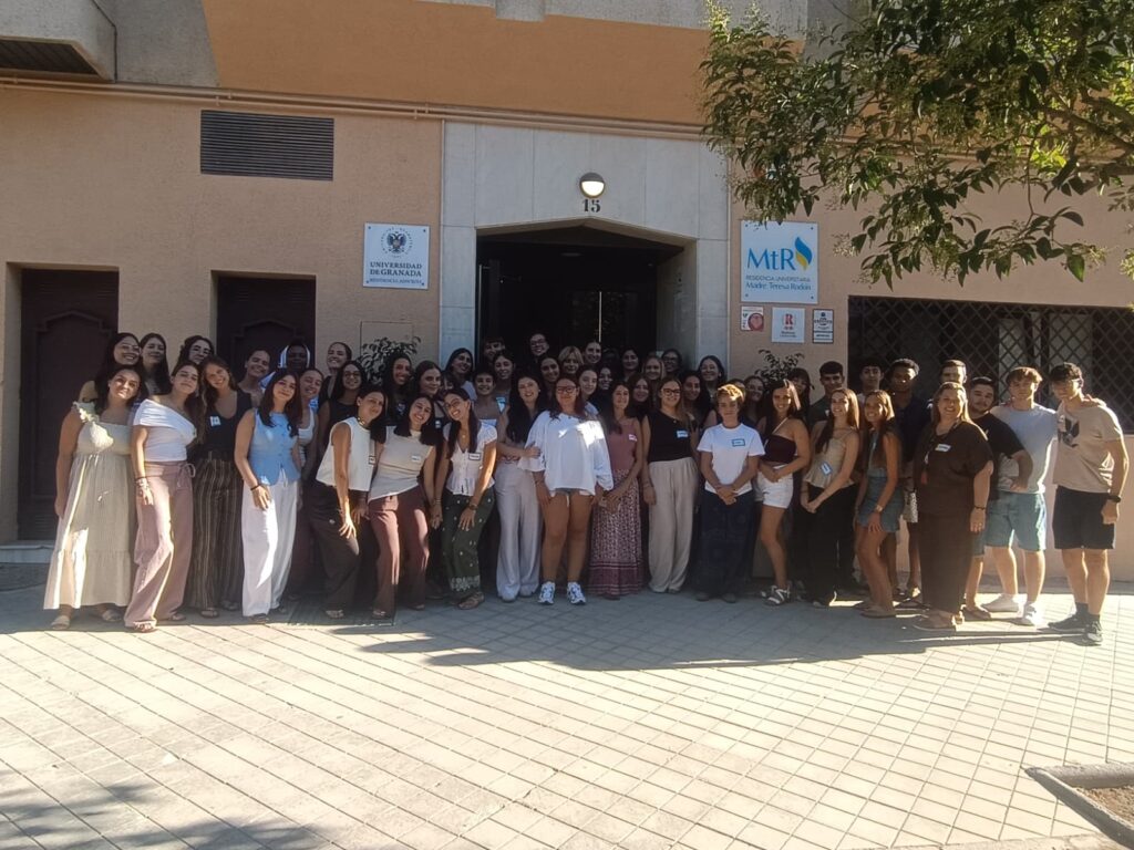Bienvenida a familias y residentes en la Residencia Universitaria Madre Teresa Rodón