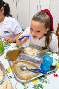 Sonrisas en el comedor escolar